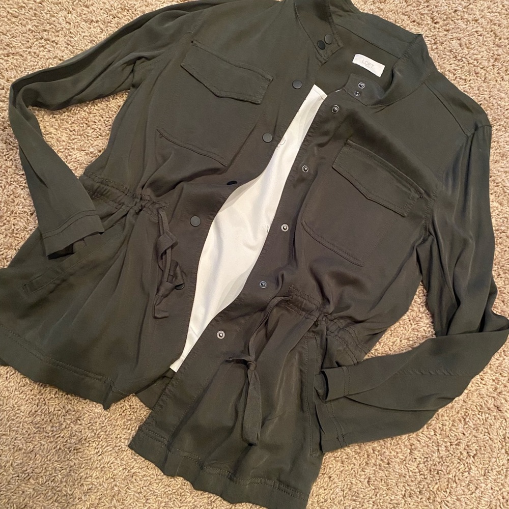 Women’s  Ann Taylor Loft green linen jacket Lyocell / Rayo  very chic 🌴LP size